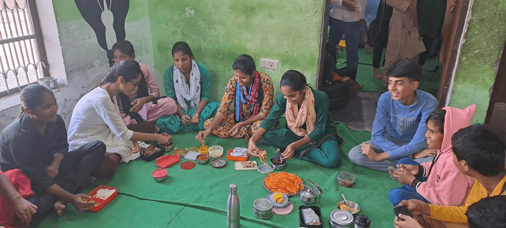 Sahbhoj - Girl students sharing meals